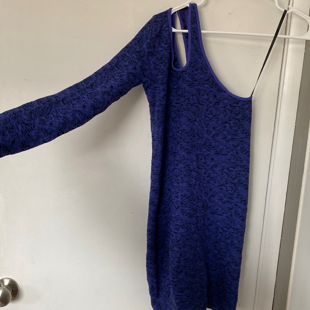 BCBG XS body con dress. NEVER WORN! Purplish blue color :)